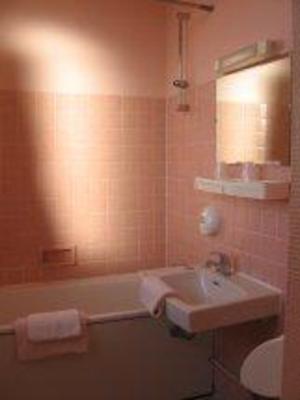 фото отеля Hotel Le Chalet Ouistreham