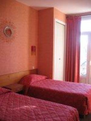 фото отеля Hotel Le Chalet Ouistreham