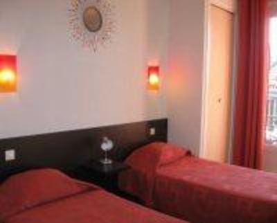 фото отеля Hotel Le Chalet Ouistreham
