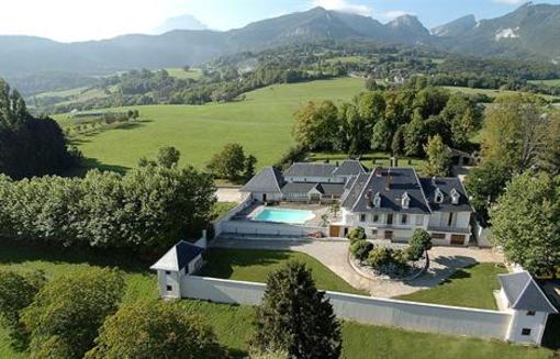 фото отеля Les Saint Peres Hotel Montagnole