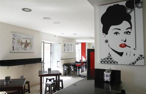 фото отеля Hostal El Arco Conil de la Frontera