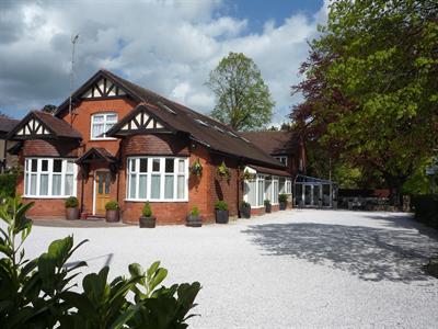 фото отеля Grove Guest Hotel Wrexham