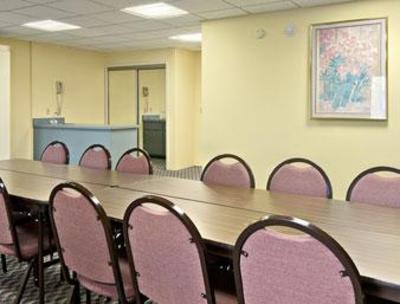 фото отеля Days Inn Milan Cedar Point South