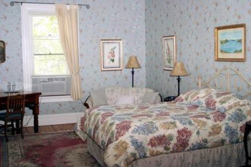 фото отеля The Carriage House Inn