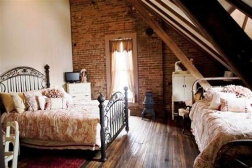 фото отеля 1818 Main Street Bed and Breakfast