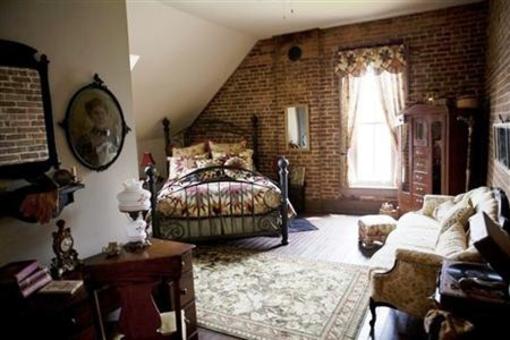 фото отеля 1818 Main Street Bed and Breakfast