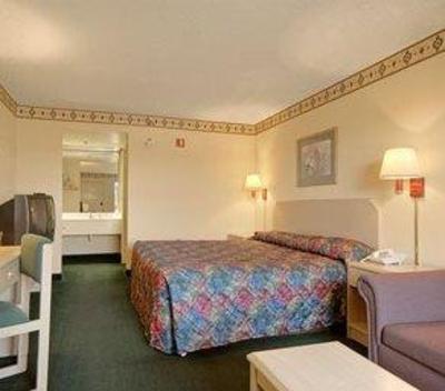 фото отеля Super 8 Pigeon Forge Emert Street