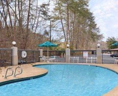 фото отеля Super 8 Pigeon Forge Emert Street