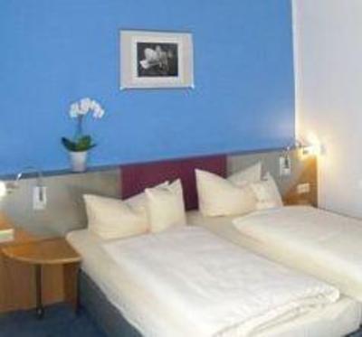 фото отеля Alpinplus Hotel Garni Holzkirchen