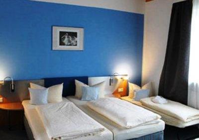 фото отеля Alpinplus Hotel Garni Holzkirchen