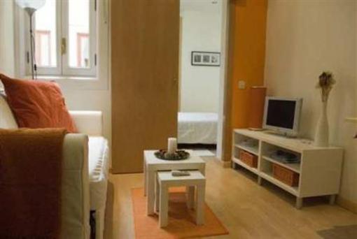 фото отеля Apartamentos MV Plaza Santa Ana Madrid