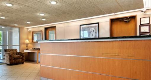 фото отеля Super 8 Madison South