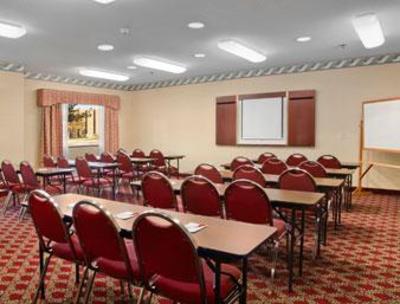 фото отеля Ramada Limited Fairborn