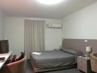 фото отеля Quality Inn Burke & Wills