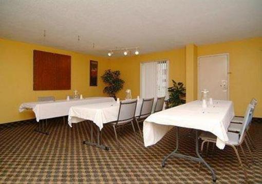 фото отеля Quality Inn Coliseum