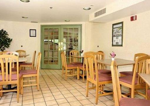 фото отеля Sleep Inn Staunton