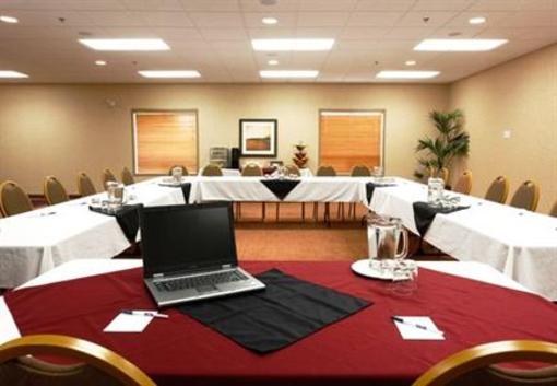 фото отеля Pomeroy Inn & Suites Chetwynd