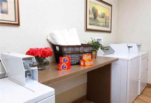 фото отеля Pomeroy Inn & Suites Chetwynd