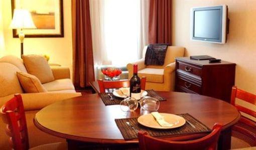 фото отеля Pomeroy Inn & Suites Chetwynd