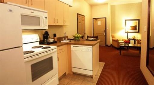 фото отеля Pomeroy Inn & Suites Chetwynd