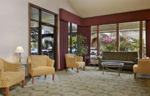 фото отеля Red Lion River Inn