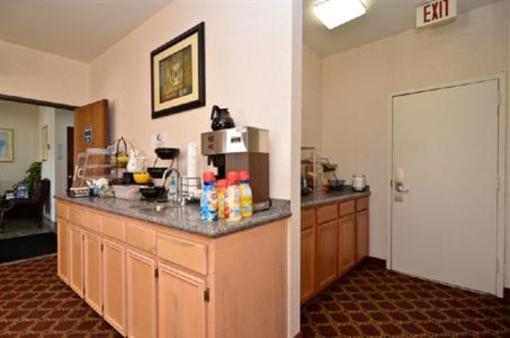 фото отеля Best Western Regency Inn & Suites Gonzales (Texas)