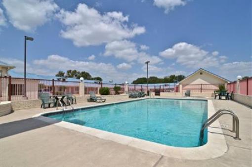 фото отеля Best Western Regency Inn & Suites Gonzales (Texas)