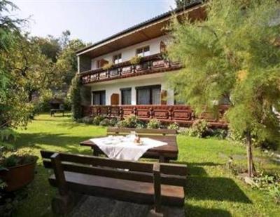 фото отеля Guesthouse Kitty Portschach am Worthersee