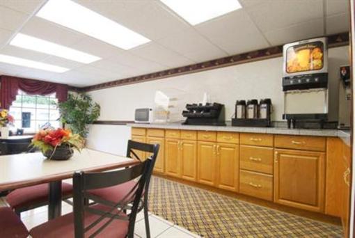 фото отеля Americas Best Value Inn & Suites Charlotte