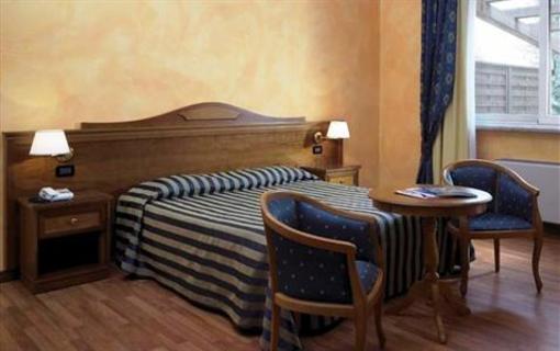 фото отеля Hotel De La Ville Pavia