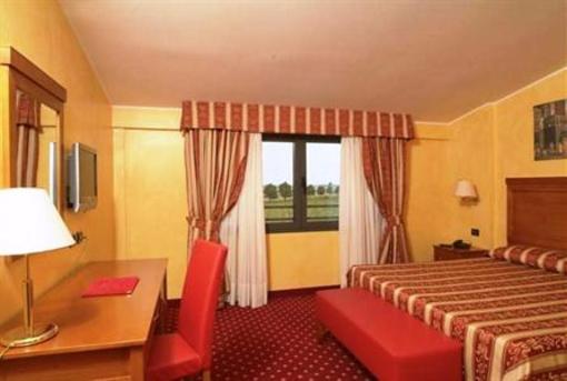 фото отеля Hotel De La Ville Pavia