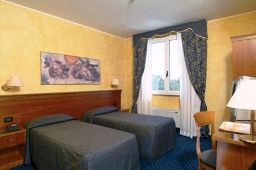 фото отеля Hotel De La Ville Pavia