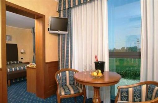 фото отеля Hotel De La Ville Pavia