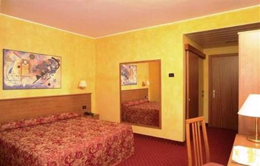 фото отеля Hotel De La Ville Pavia