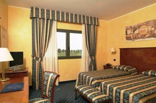 фото отеля Hotel De La Ville Pavia