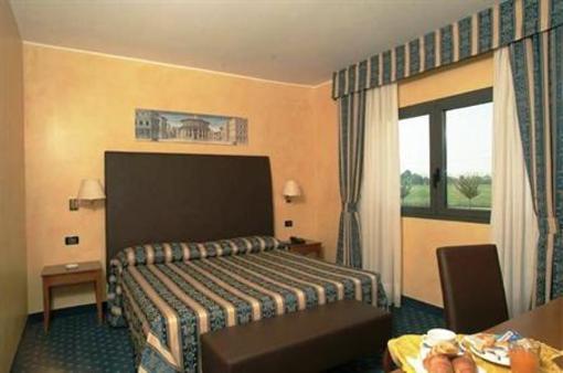 фото отеля Hotel De La Ville Pavia