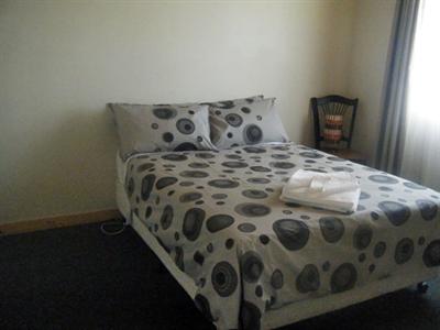фото отеля Strahan Holiday Park Cabins