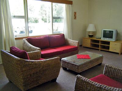 фото отеля Strahan Holiday Park Cabins