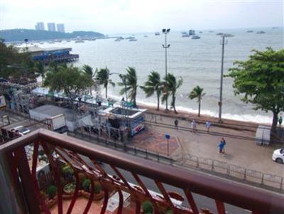 фото отеля The Red Balcony Inn Pattaya