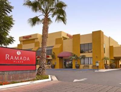 фото отеля Ramada Limited Disneyland Area
