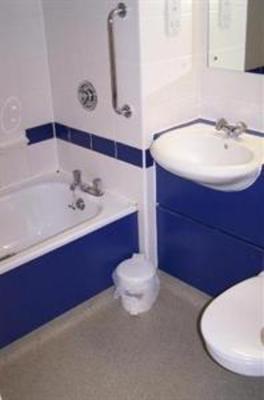 фото отеля Travelodge Edinburgh Dreghorn