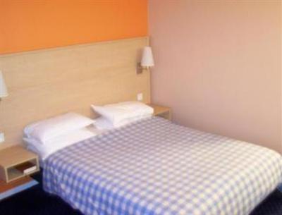 фото отеля Travelodge Edinburgh Dreghorn