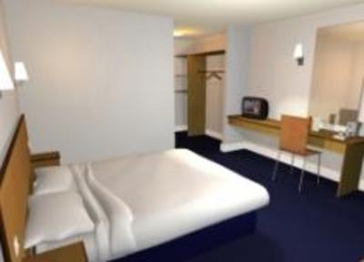 фото отеля Travelodge Edinburgh Dreghorn