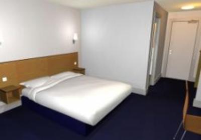 фото отеля Travelodge Edinburgh Dreghorn