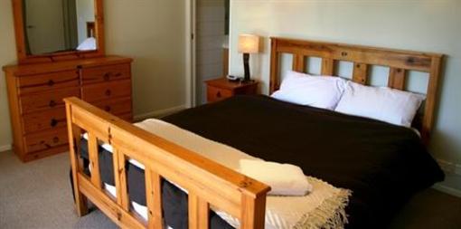 фото отеля Onetangi Beach Apartments