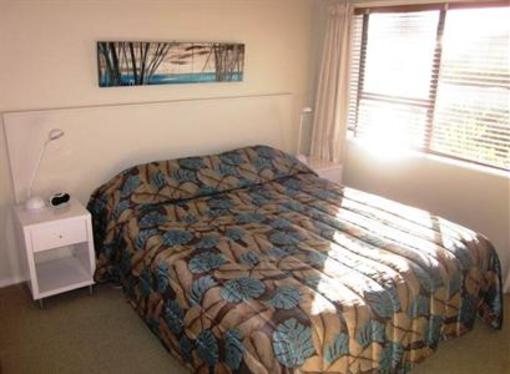 фото отеля Onetangi Beach Apartments