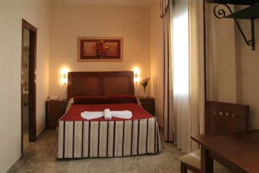 фото отеля Hostal La Fuente