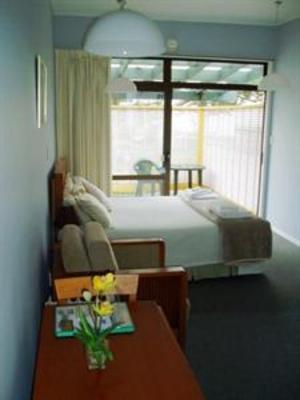 фото отеля Bucklands Beach Waterfront Motel