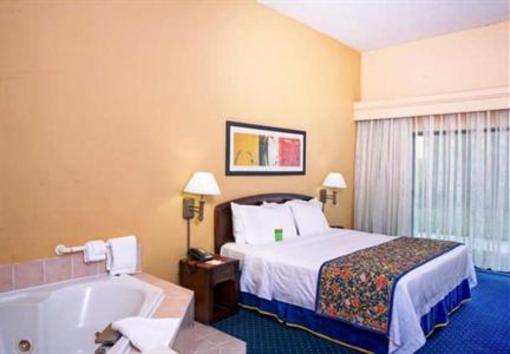 фото отеля Courtyard by Marriott Chesapeake Greenbrier
