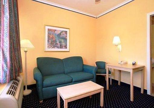 фото отеля Comfort Inn & Suites Oceanside Port Canaveral Area